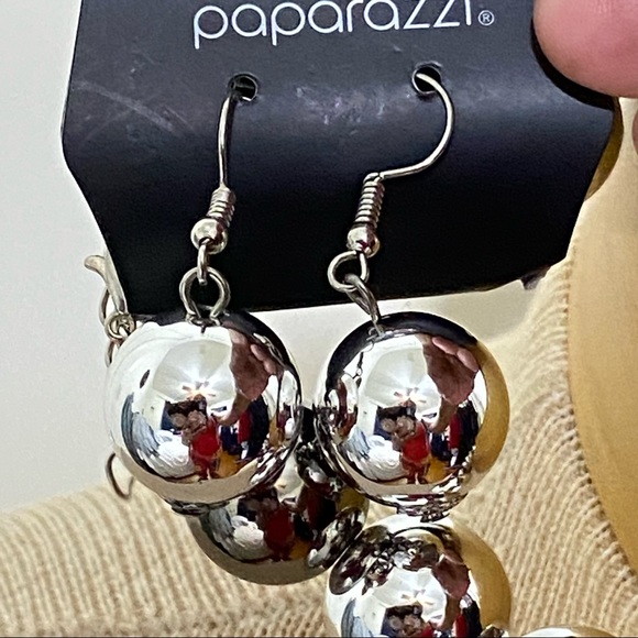 Paparazzi Silvertone Large Bead Necklace and Earring Set - Picture 5 of 6